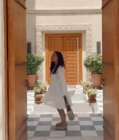 Gaya outfit Rachel Vennya liburan di Dubai © Instagram/@rachelvennya