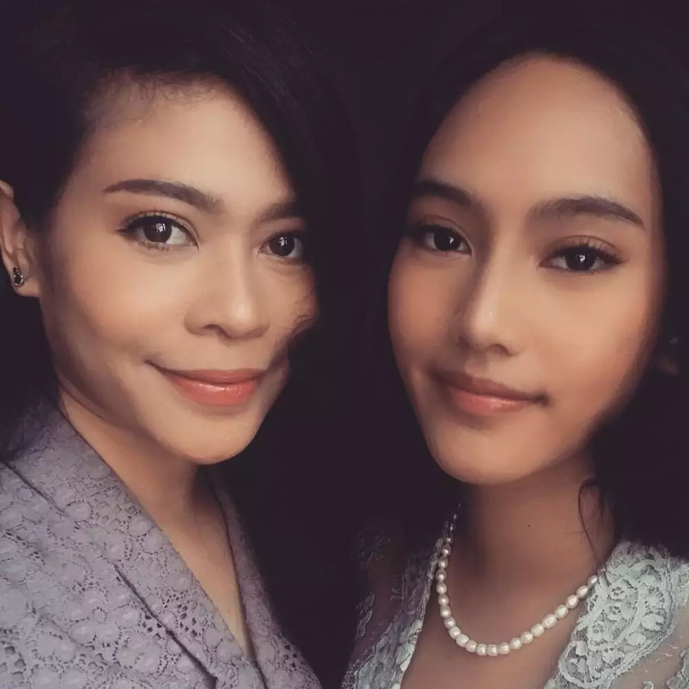 Kikan eks Cokelat dan putrinya © 2021 Instagram