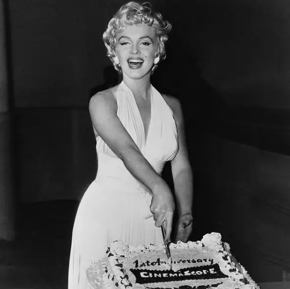 Gaya busana Marilyn Monroe © 2021 brilio.net