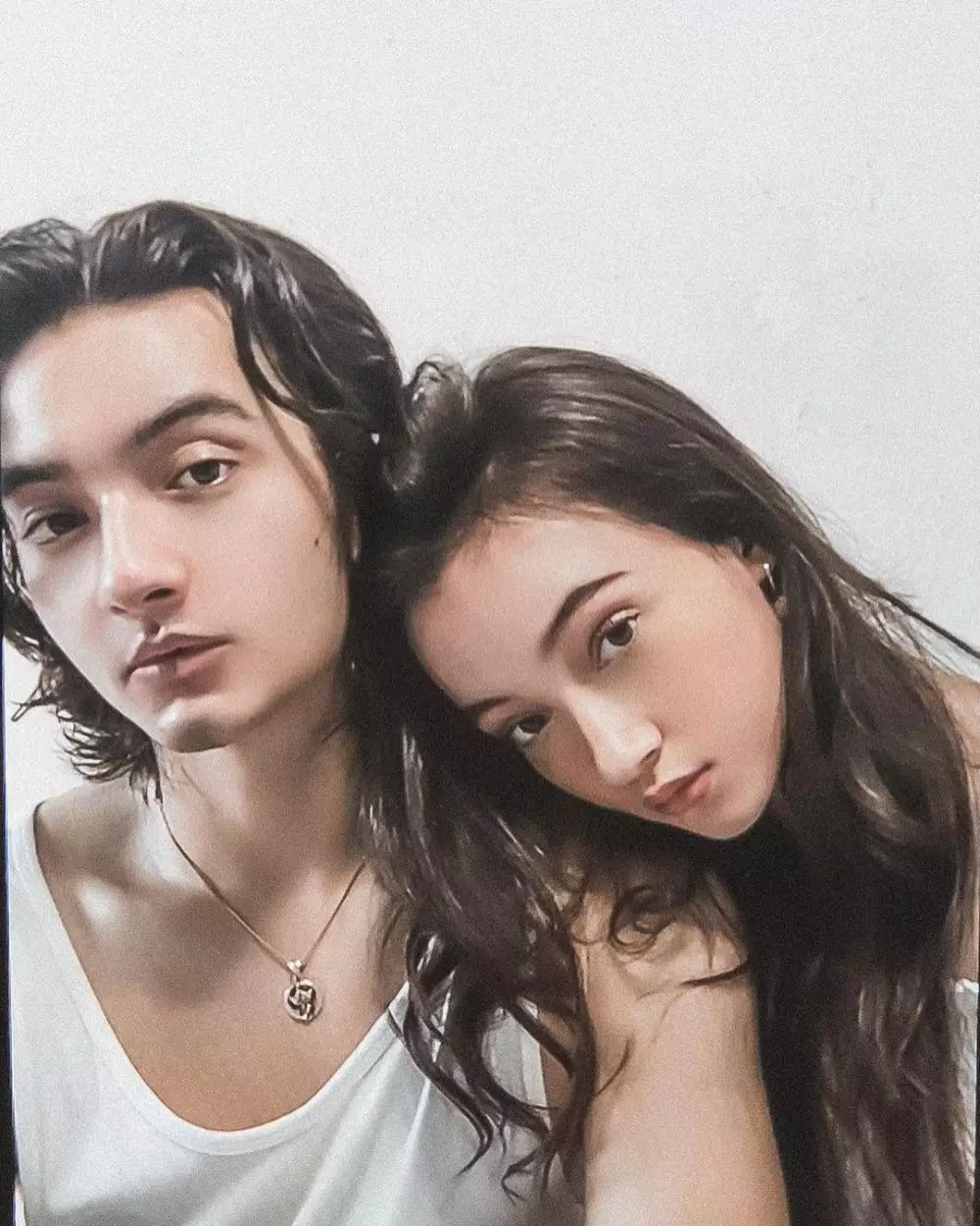 Potret pesinetron bareng saudara perempuannya © Instagram