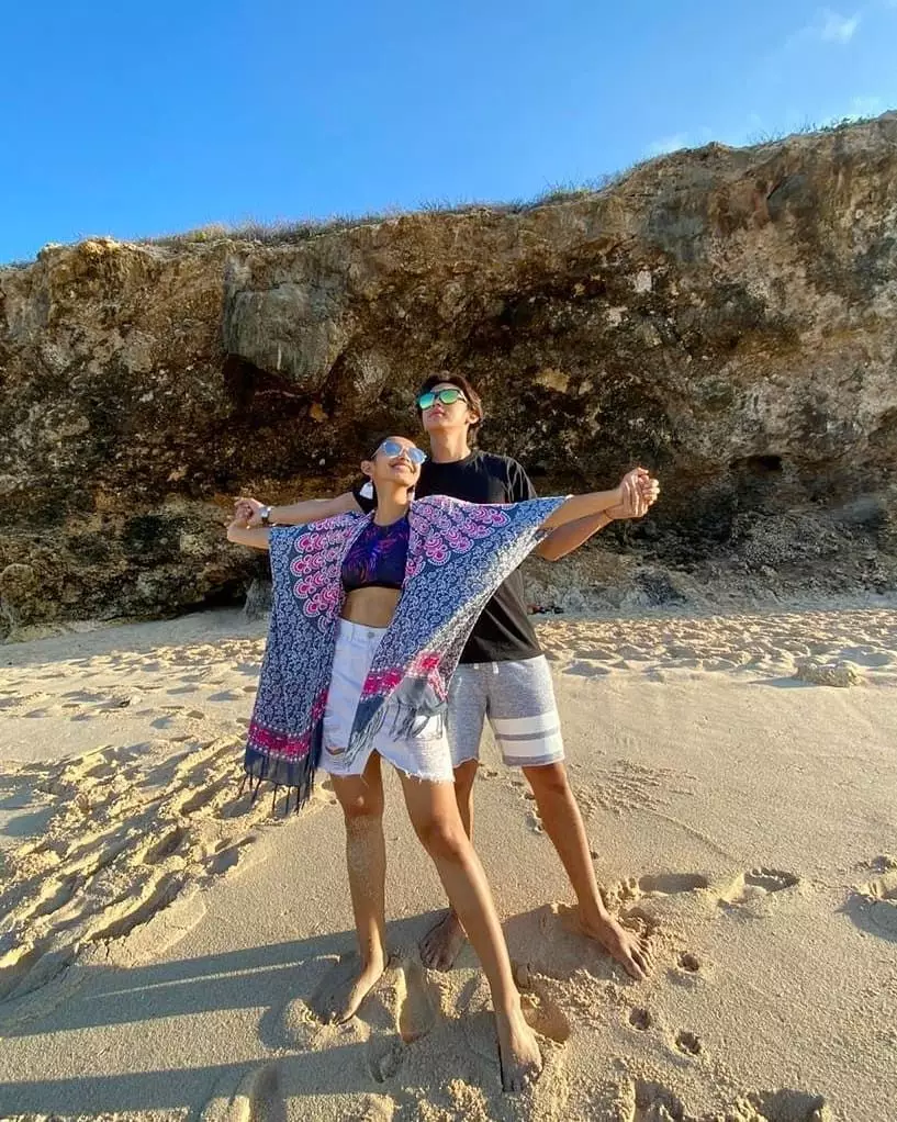 Potret pesinetron bareng saudara perempuannya © Instagram