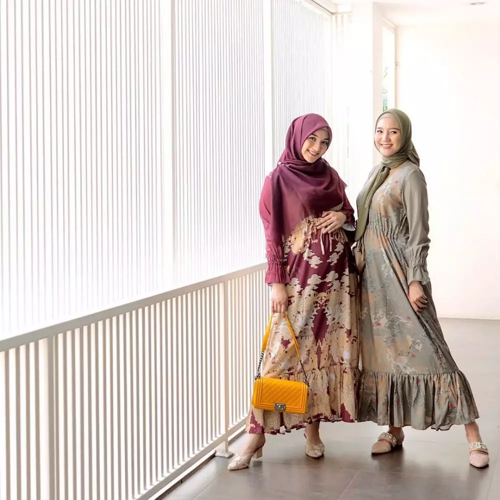 Potret pesinetron bareng saudara perempuannya © Instagram