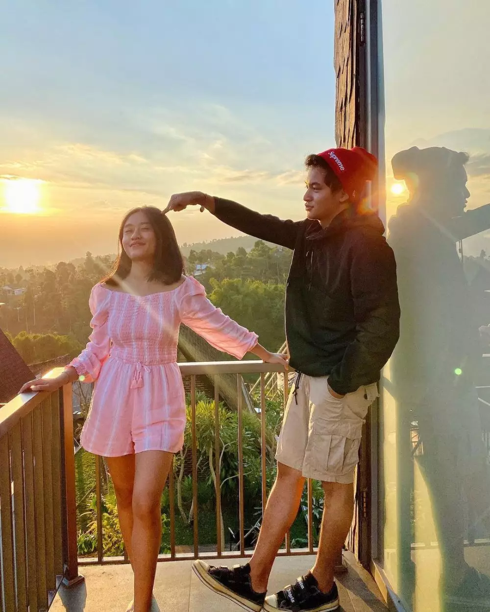 Potret pesinetron bareng saudara perempuannya © Instagram