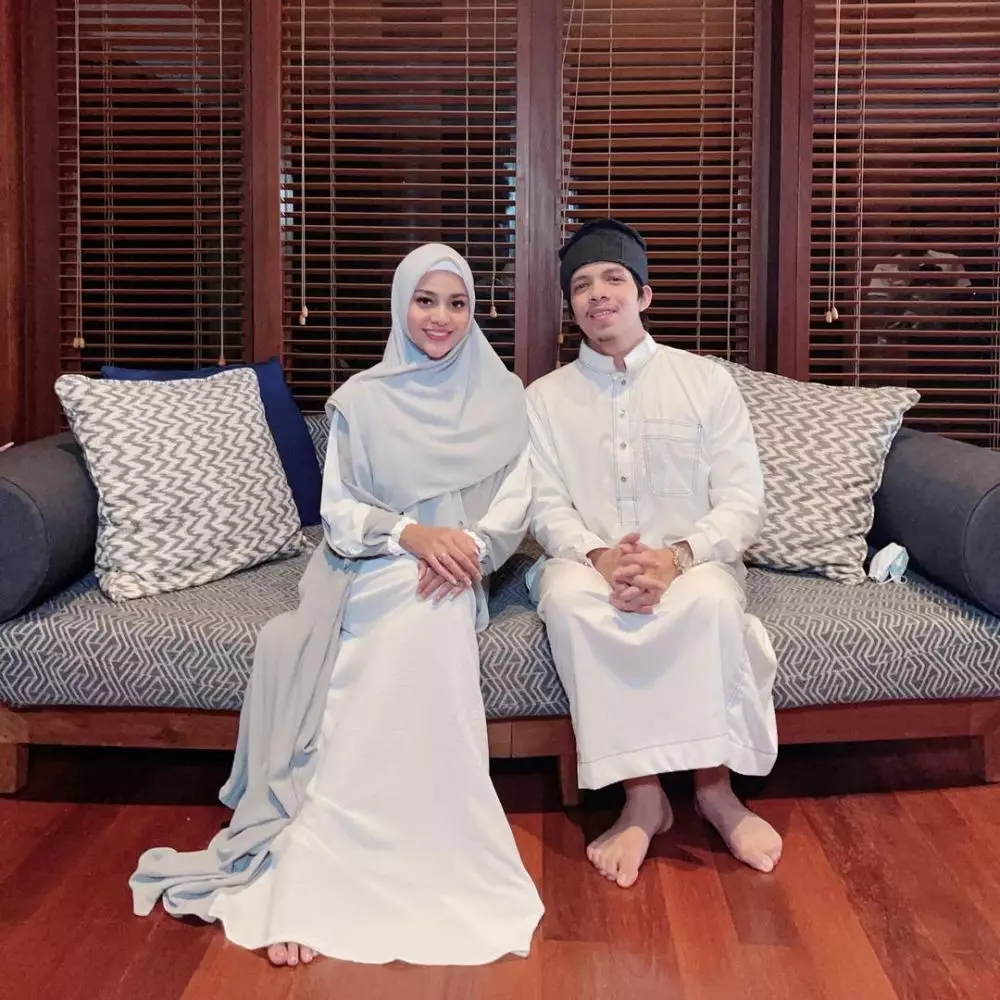 Gaya fashion Aurel Hermansyah dengan hijab © Instagram