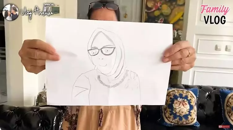 kejutan ulang tahun ibu mertua Ussy © YouTube