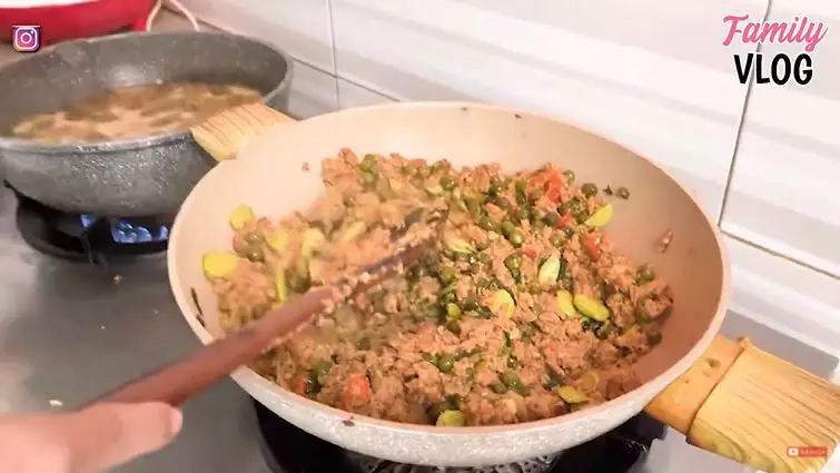 kejutan ulang tahun ibu mertua Ussy © YouTube