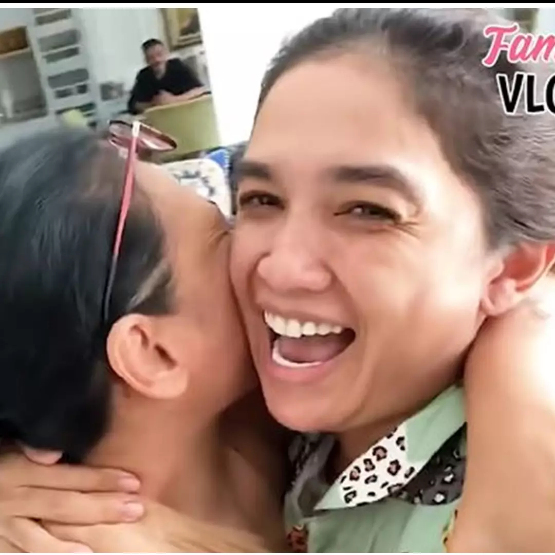 10 Momen Ussy beri kejutan ulang tahun untuk ibu mertua, nangis haru