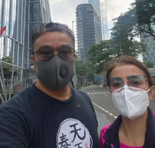 potret mesra Dede Yusuf dan istri © Instagram/@sendyyusuf