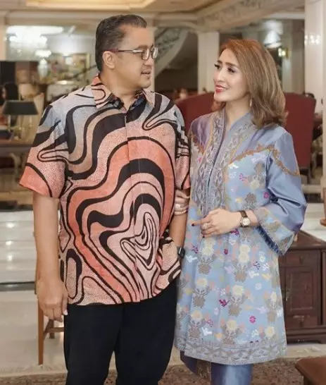 potret mesra Dede Yusuf dan istri © Instagram/@sendyyusuf