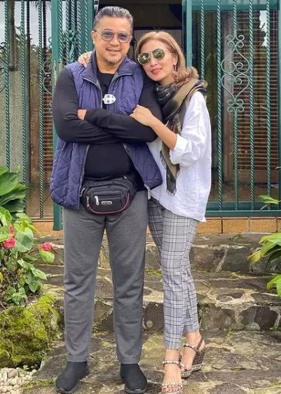 potret mesra Dede Yusuf dan istri © Instagram/@sendyyusuf