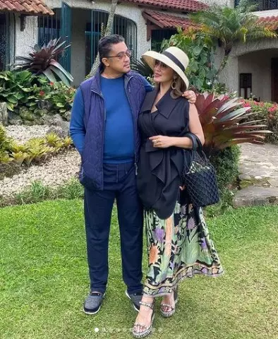 potret mesra Dede Yusuf dan istri © Instagram/@sendyyusuf