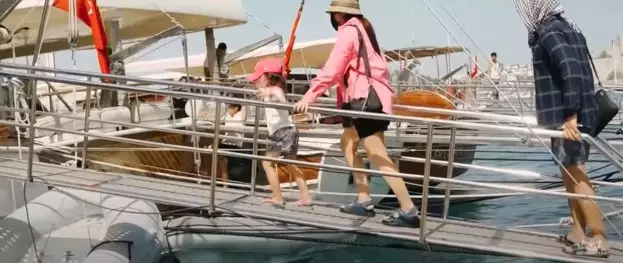 Potret liburan Ashanty & Anang di Bodrum Turki © YouTube/The Hermansyah A6