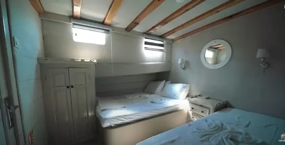 Potret liburan Ashanty & Anang di Bodrum Turki © YouTube/The Hermansyah A6