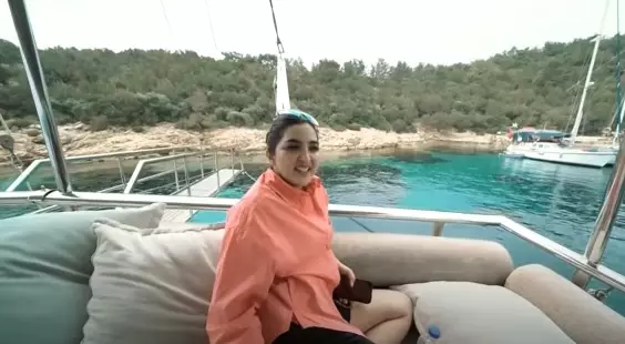 Potret liburan Ashanty & Anang di Bodrum Turki © YouTube/The Hermansyah A6