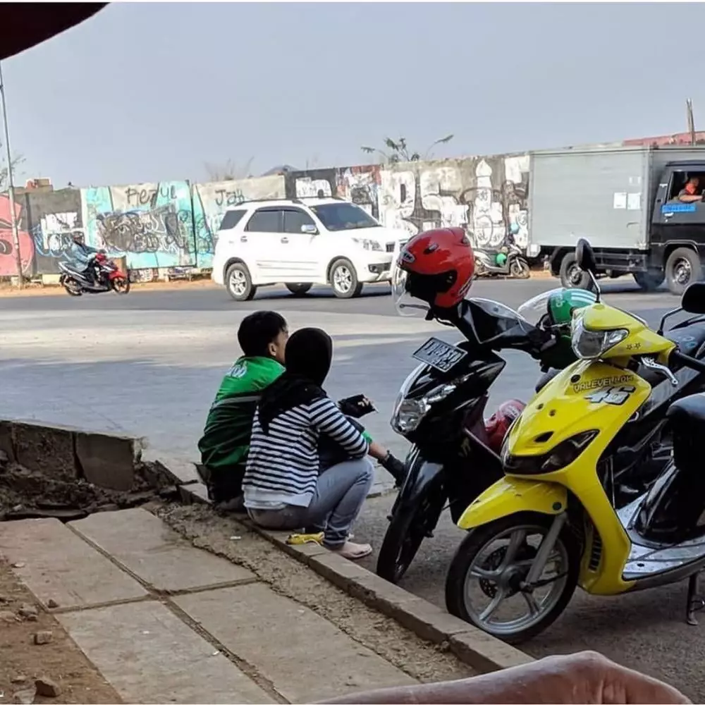 driver ojol pas istirahat © Instagram