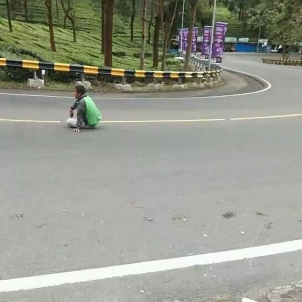 driver ojol pas istirahat © Instagram