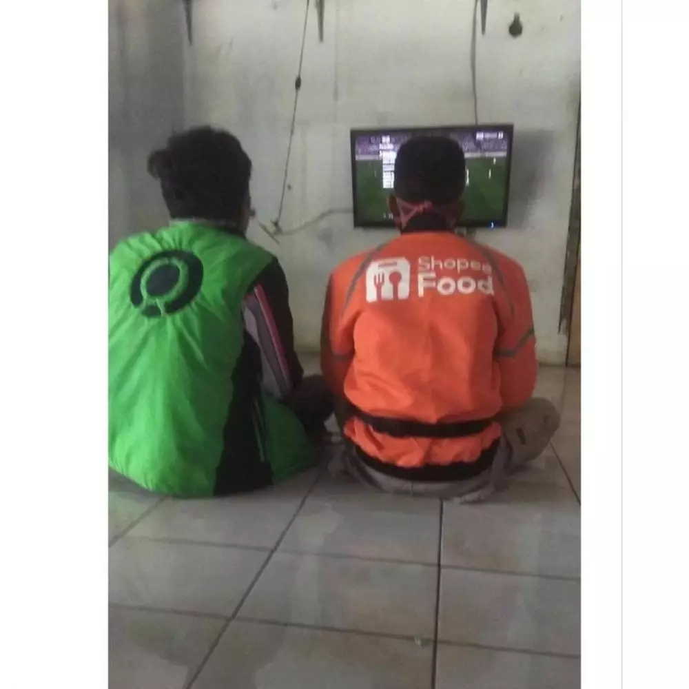 driver ojol pas istirahat © Instagram