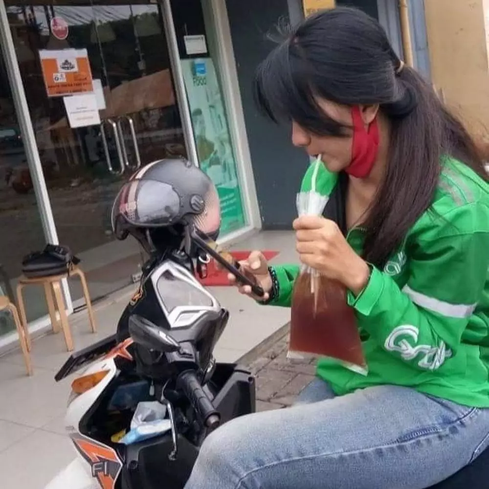 driver ojol pas istirahat © Instagram