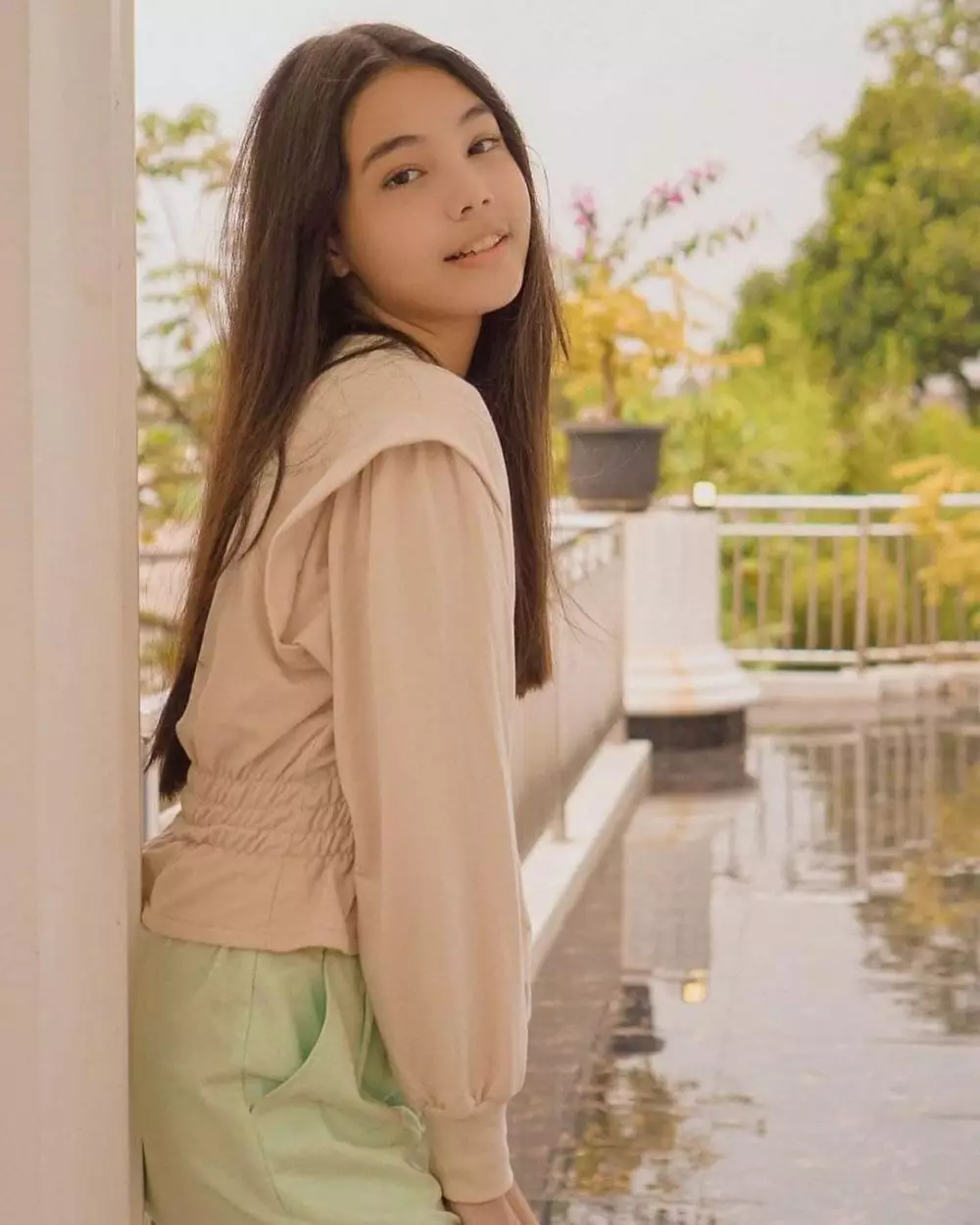 Potret Lea Ciarachel pemain Suara Hati Istri dari berbagai sumber Potret Lea Ciarachel pemain Suara Hati Istri dari berbagai sumber
