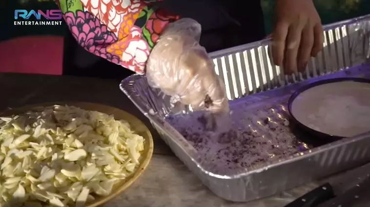 Nagita masak sambal Bali © YouTube