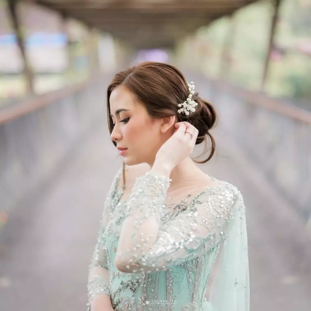 penyanyi cantik saat lamaran © instagram penyanyi cantik saat lamaran © instagram