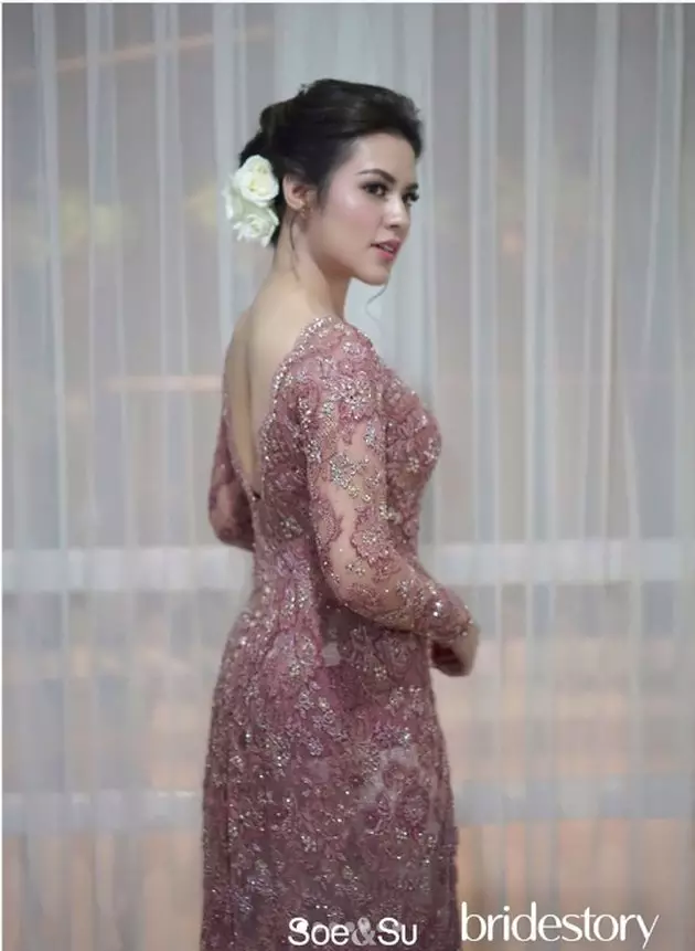 penyanyi cantik saat lamaran © instagram penyanyi cantik saat lamaran © instagram