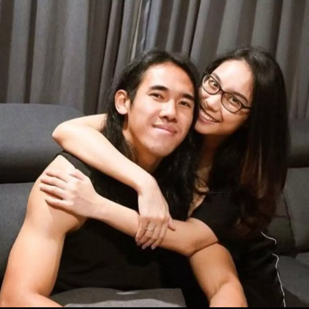 Gaya maternity 5 istri pesepak bola Tanah Air, unik dan memesona