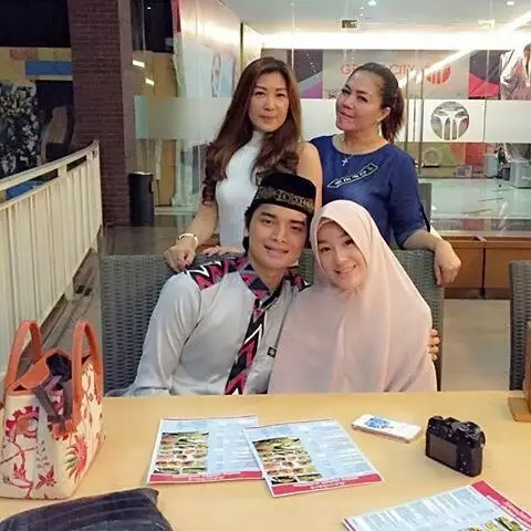 Alvin dan keluarga Larissa © Instagram
