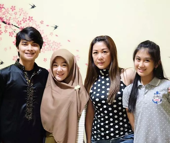 Alvin dan keluarga Larissa © Instagram