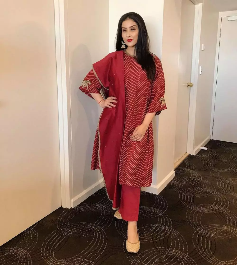 pesona aktris bollywood usia 50 tahun © instagram pesona aktris bollywood usia 50 tahun © instagram