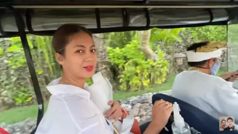 Momen Paula Verhoeven beri kejutan ke Baim Wong © YouTube/Baim Paula Momen Paula Verhoeven beri kejutan ke Baim Wong © YouTube/Baim Paula