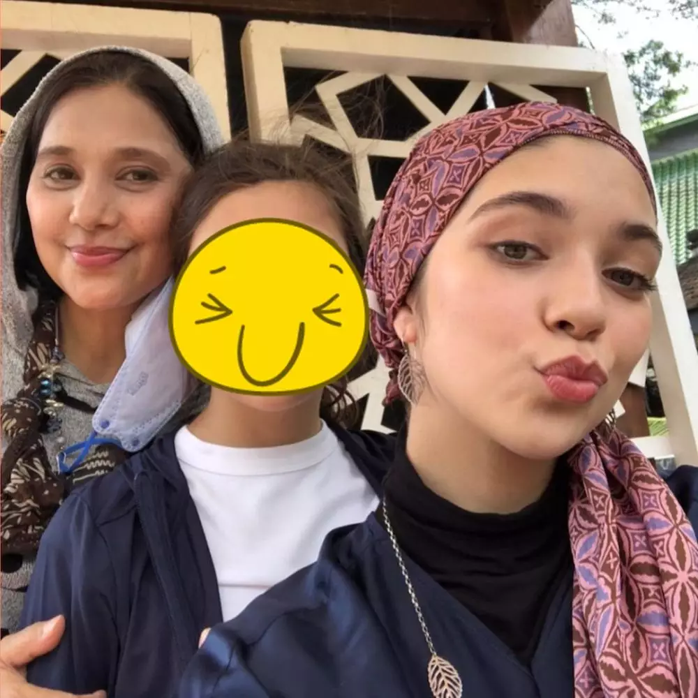 Ayu dan Isabel © Instagram