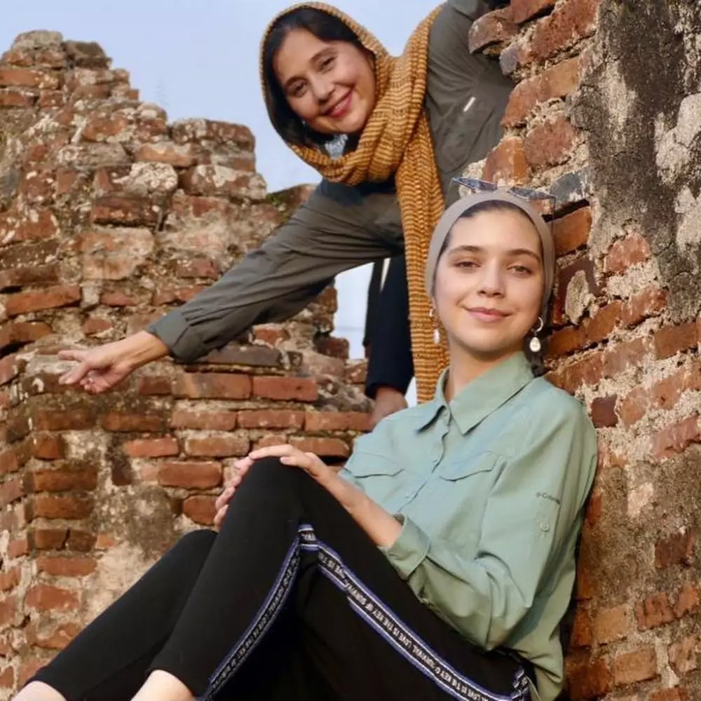 Ayu dan Isabel © Instagram