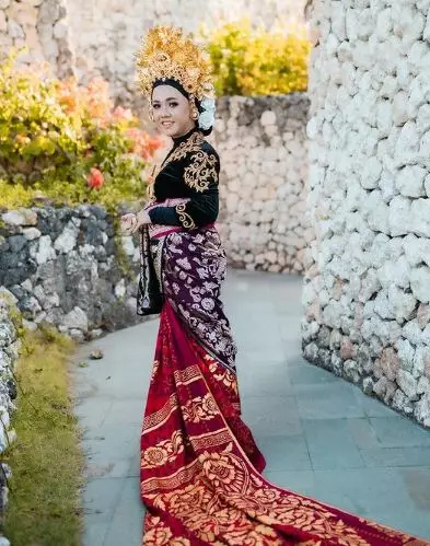 pegawai Raffi Ahmad pakai baju adat Bali © berbagai sumber pegawai Raffi Ahmad pakai baju adat Bali © berbagai sumber