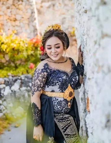 pegawai Raffi Ahmad pakai baju adat Bali © berbagai sumber pegawai Raffi Ahmad pakai baju adat Bali © berbagai sumber