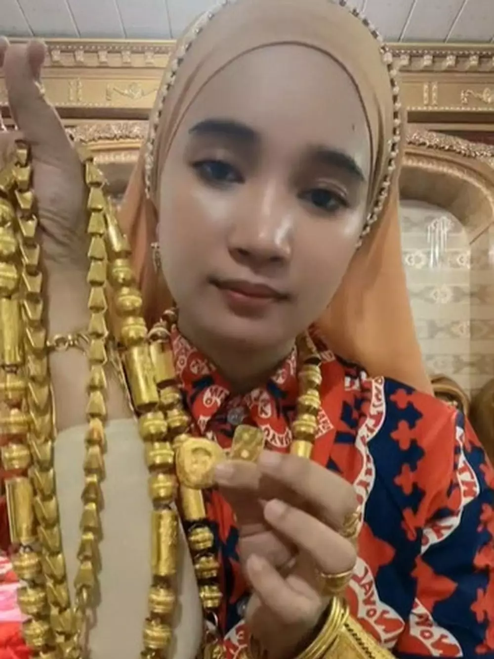 viral pamer emas bak toko emas TikTok viral pamer emas bak toko emas TikTok