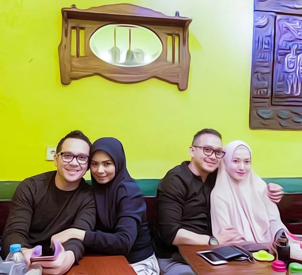 seleb kembar baju couple © Instagram seleb kembar baju couple © Instagram