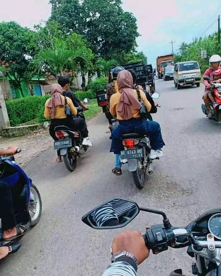 potret lucu tak sengaja kembaran © 2021 berbagai sumber