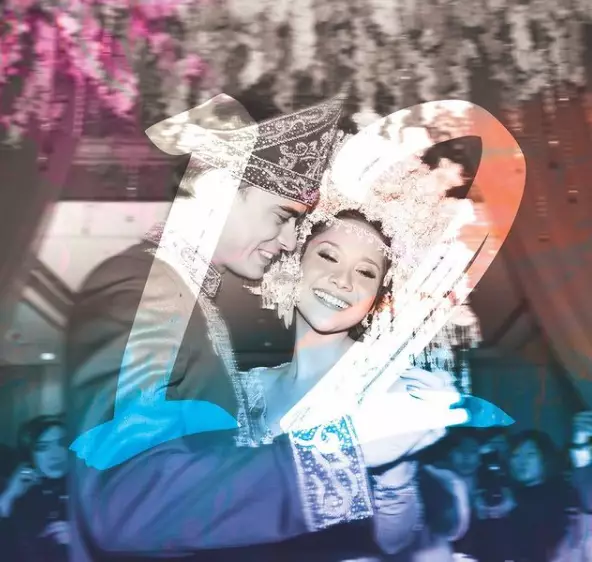 artis kenakan Suntiang Gadang © 2021 brilio.net artis kenakan Suntiang Gadang © 2021 brilio.net