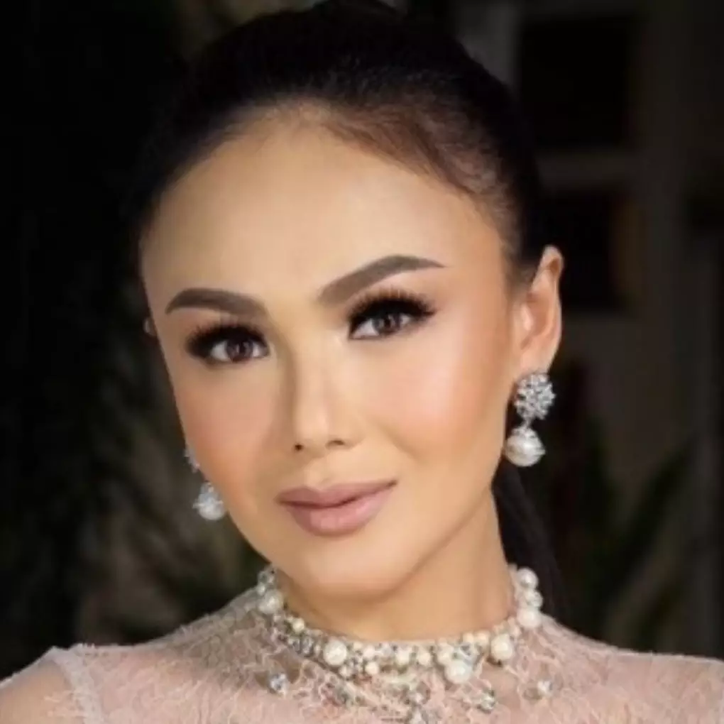 Ulang tahun ke-49, ini 10 potret transformasi Yuni Shara