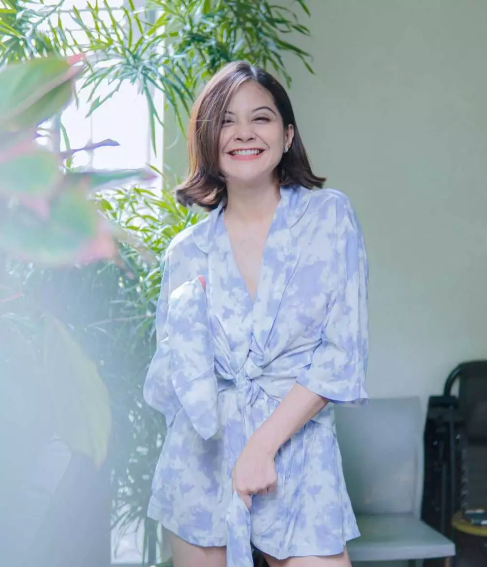 Potret terbaru 9 personel grup vokal wanita era 2000-an dari berbagai sumber Potret terbaru 9 personel grup vokal wanita era 2000-an dari berbagai sumber