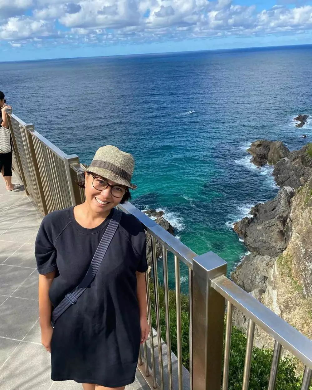 Potret terbaru 9 personel grup vokal wanita era 2000-an dari berbagai sumber Potret terbaru 9 personel grup vokal wanita era 2000-an dari berbagai sumber