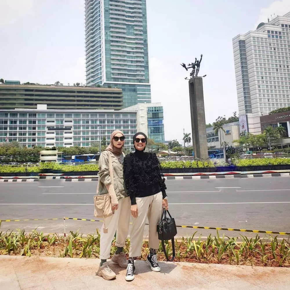 Potret kompak Zaskia Adya Mecca dan sang manajer Instagram/@zaskiadyamecca