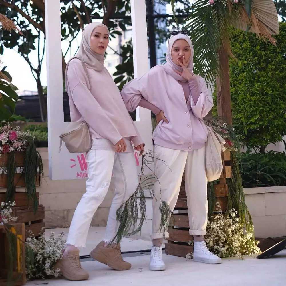 Potret kompak Zaskia Adya Mecca dan sang manajer Instagram/@zaskiadyamecca