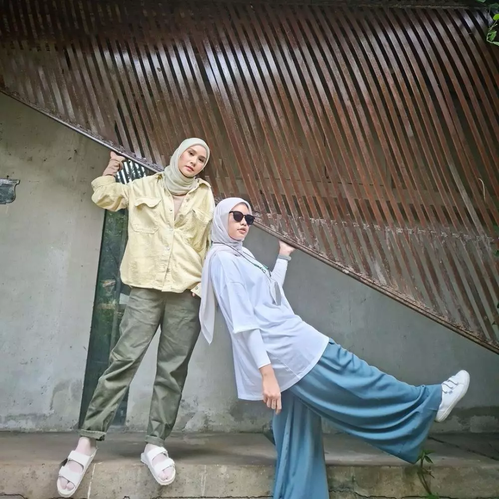 Potret kompak Zaskia Adya Mecca dan sang manajer Instagram/@zaskiadyamecca