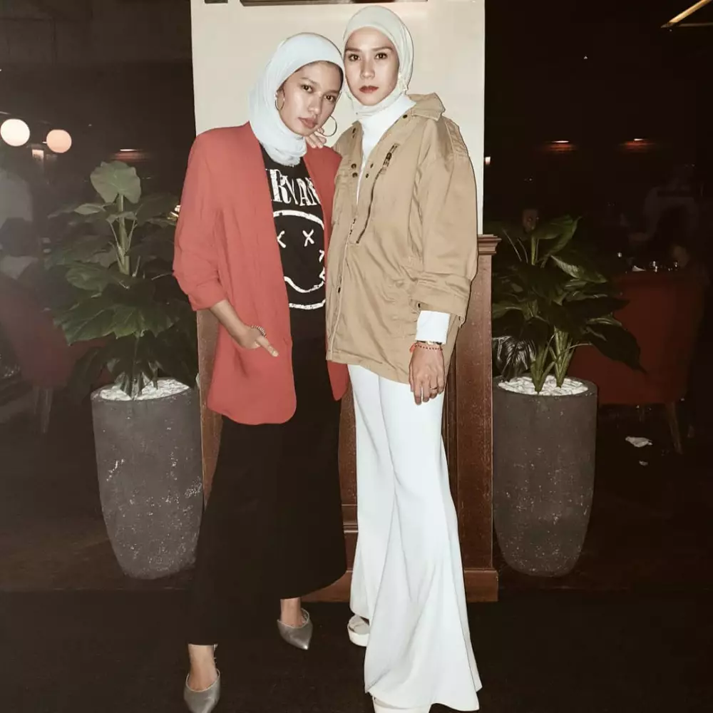 Potret kompak Zaskia Adya Mecca dan sang manajer Instagram/@zaskiadyamecca