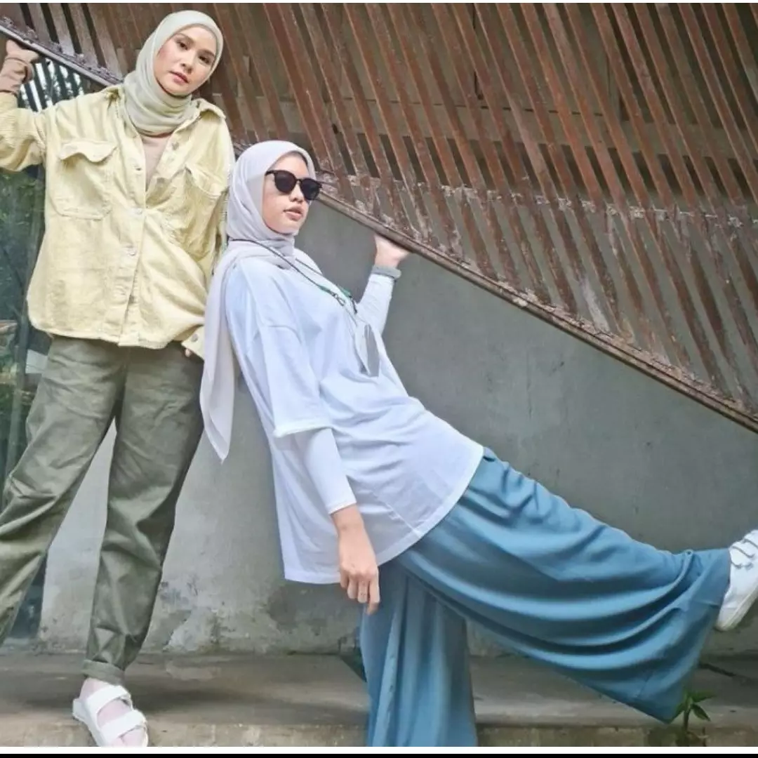 10 Potret kompak Zaskia Adya Mecca dan manajer, bak saudara kandung