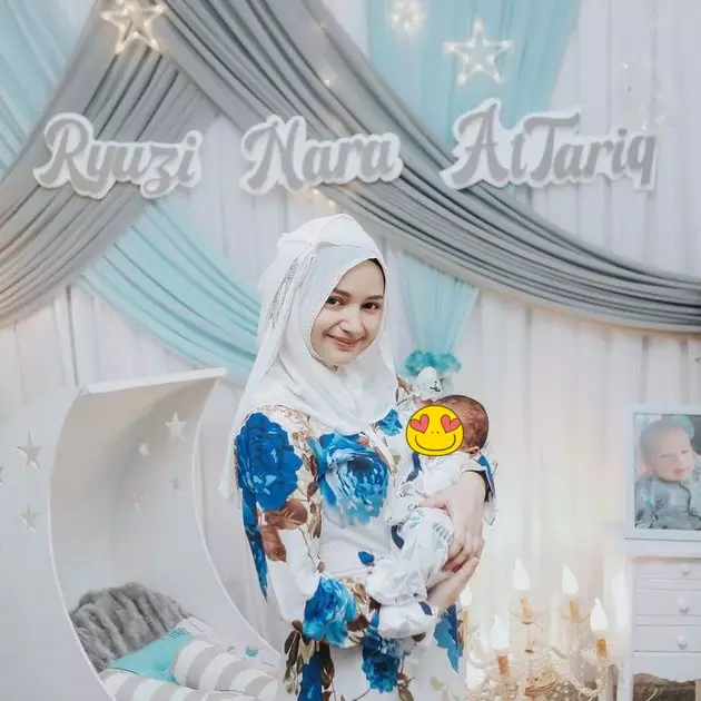 potret angelica simperler dan anak Berbagai sumber