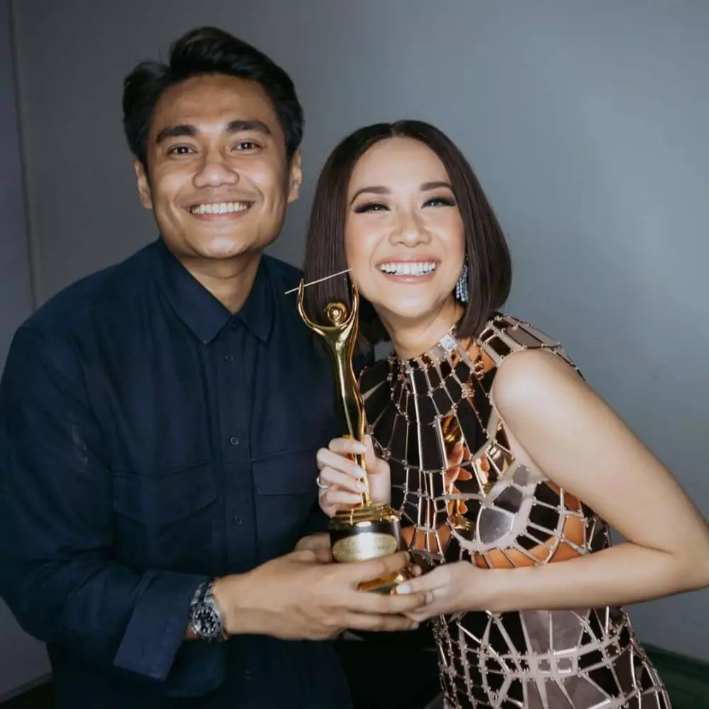 kebersamaan seleb dan manajer © instagram