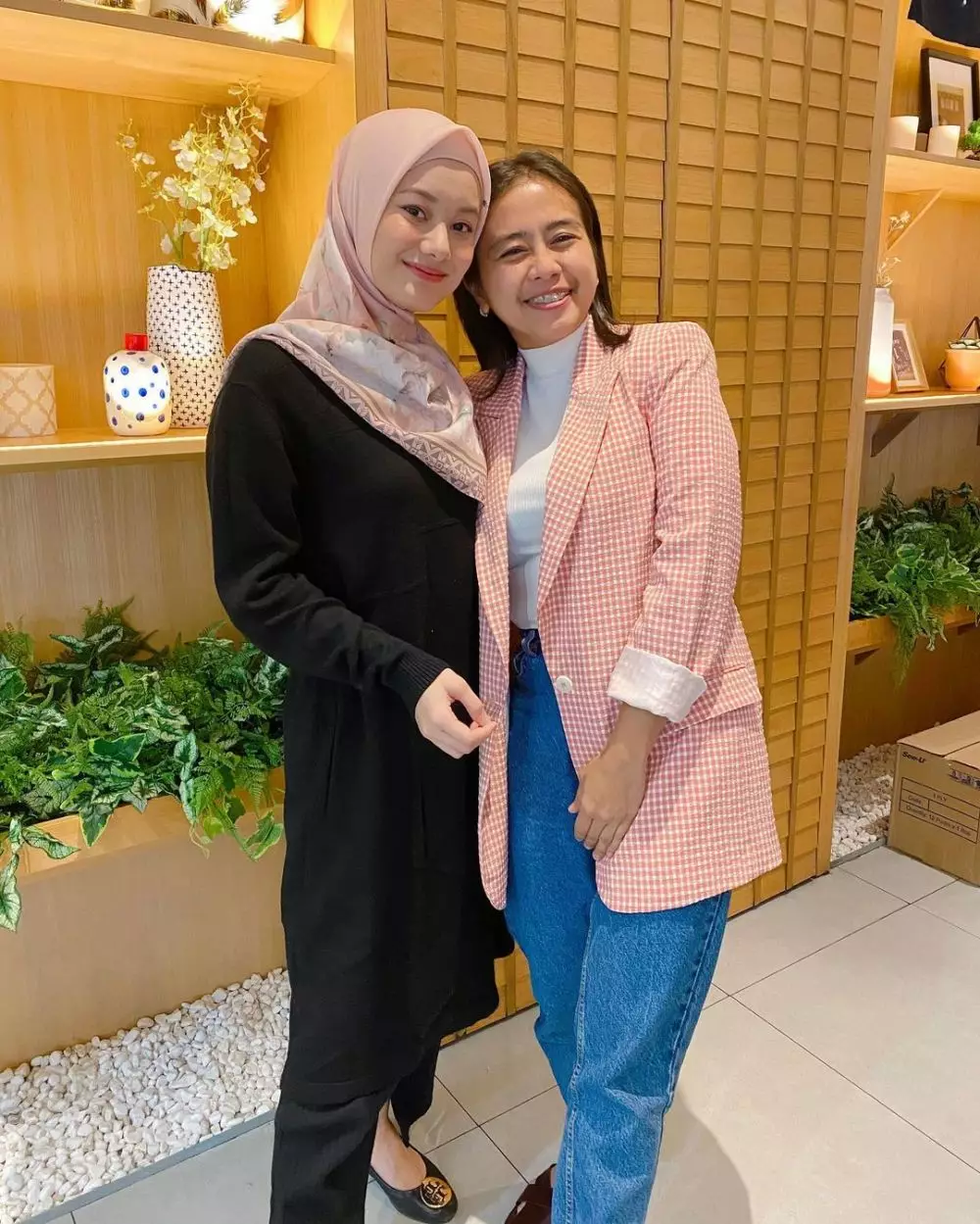 kebersamaan seleb dan manajer © instagram